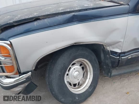 ✅ 1994 Chevrolet Suburban • VIN: 1GNEC16K5RJ305763 • Lot: 43618114. Listed on IAAI with 317,235 mi. Free auction sales archive from the USA and detailed vehicle history report at DreamBid. Image 6.
