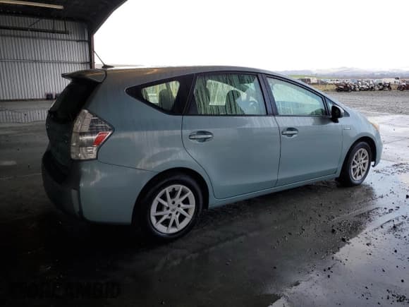 ✅ 2013 Toyota Prius Three • VIN: JTDZN3EU5D3234421 • Лот: 93100115. Опубликован ранее на Copart с пробегом 182 797 миль. Бесплатный доступ к архиву аукционных продаж из США и подробный отчёт об истории автомобиля на DreamBid. Изображение 3.