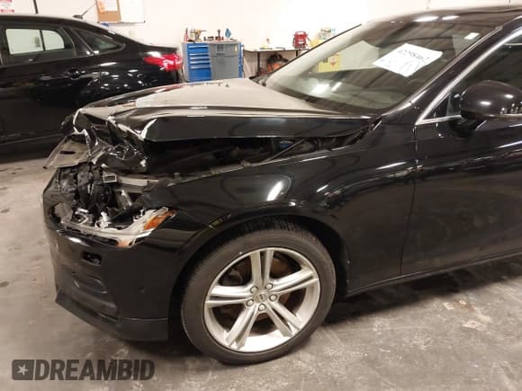 ✅ 2017 Volvo S90 Momentum • VIN: YV1102AK2H1008973 • Lot: 42298462. Listed on IAAI with 117,336 mi. Free auction sales archive from the USA and detailed vehicle history report at DreamBid. Image 18.