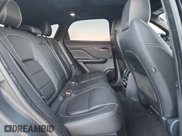 ✅ 2018 Jaguar F-Pace S • VIN: SADCM2FV3JA248243 • Lot: 90216675. Wystawiony na Copart z przebiegiem 91 904 mil. Bezpłatny archiwum sprzedaży aukcyjnych z USA i szczegółowy raport historii pojazdu na DreamBid. Zdjęcie 11.