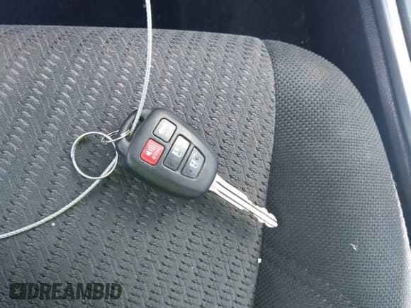 2016 Toyota Camry SE z VIN 4T1BF1FK1GU505405, wystawiony jako IAAI lot #42746443 z przebiegiem 238 864 mil mil oraz . Historia ofert i sprzedaży dostępna na DreamBid. Obrazek 11.