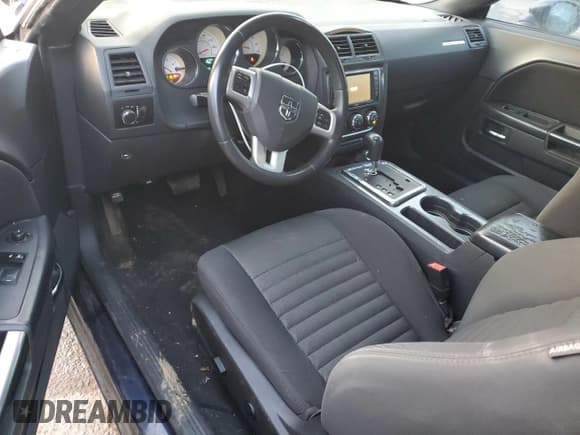 ✅ 2014 Dodge Challenger SXT • VIN: 2C3CDYAG7EH111177 • Lot: 84601574. Wystawiony na Copart z przebiegiem 113 252 mil. Bezpłatny archiwum sprzedaży aukcyjnych z USA i szczegółowy raport historii pojazdu na DreamBid. Zdjęcie 8.