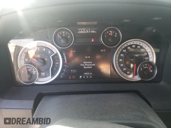 ✅ 2015 Ram 1500 Laramie • VIN: 1C6RR6NM2FS634829 • Lot: 49406535. Wystawiony na Copart z przebiegiem 149 210 mil. Bezpłatny archiwum sprzedaży aukcyjnych z USA i szczegółowy raport historii pojazdu na DreamBid. Zdjęcie 9.