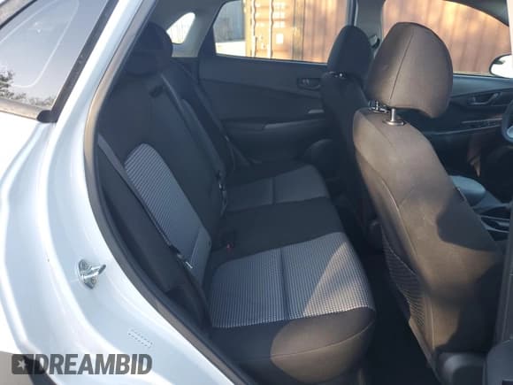 ✅ 2018 Hyundai Kona SE • VIN: KM8K12AA7JU111546 • Лот: 86340185. Опубликован ранее на Copart с пробегом 62 716 миль. Бесплатный доступ к архиву аукционных продаж из США и подробный отчёт об истории автомобиля на DreamBid. Изображение 11.