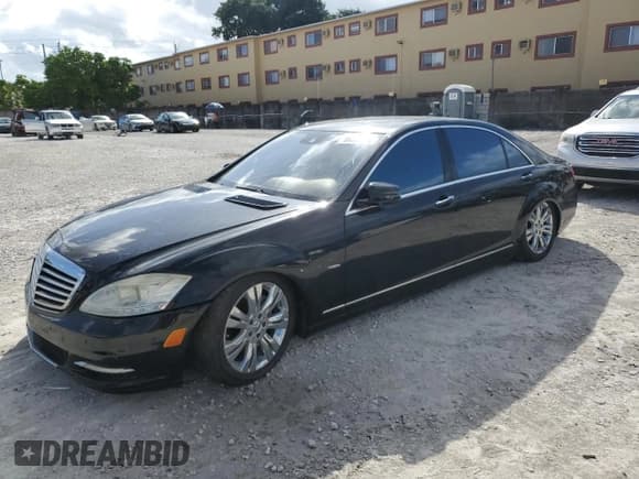 ✅ 2010 Mercedes-Benz S 400 • VIN: WDDNG9FB0AA309077 • Lot: 86806855. Listed on Copart with 114,671 mi. Free auction sales archive from the USA and detailed vehicle history report at DreamBid. Image 1.