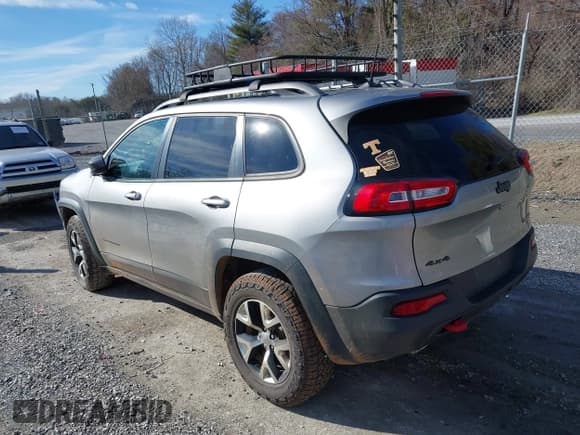 ✅ 2016 Jeep Cherokee Trailhawk • VIN: 1C4PJMBB6GW335837 • Lot: 41547478. Listed on IAAI with 236,483 mi. Free auction sales archive from the USA and detailed vehicle history report at DreamBid. Image 3.