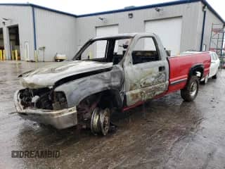2000 Chevrolet Silverado 2500 с VIN 1GCGK24U6YE103827, выставлен на аукционе Copart как лот 48048854 с пробегом Не указан миль и Списание • Salvage title. История ставок и продаж доступна на DreamBid. Изображение 1.