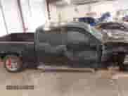 2018 Chevrolet Silverado 1500 LT z VIN 3GCUKREC0JG519095, wystawiony jako IAAI lot #43271594 z przebiegiem 108 548 mil mil oraz . Historia ofert i sprzedaży dostępna na DreamBid. Obrazek 13.