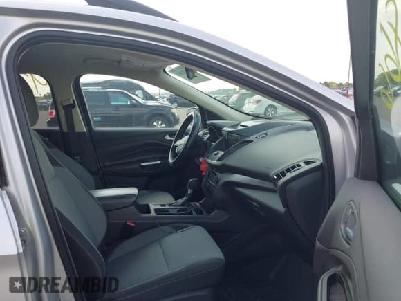 ✅ 2017 Ford Escape SE • VIN: 1FMCU0GD8HUD94678 • Lot: 42972866. Listed on IAAI with 133,191 mi. Free auction sales archive from the USA and detailed vehicle history report at DreamBid. Image 5.