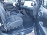 ✅ 2024 Jeep Wrangler Willys • VIN: 1C4PJXDN1RW111631 • Lot: 43548040. Wystawiony na IAAI z przebiegiem 22 153 mil. Bezpłatny archiwum sprzedaży aukcyjnych z USA i szczegółowy raport historii pojazdu na DreamBid. Zdjęcie 5.