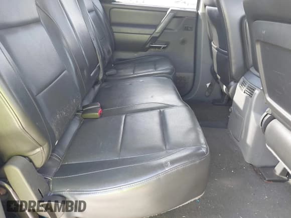 ✅ 2007 Nissan Titan SE • VIN: 1N6BA07A37N240626 • Lot: 43881538. Wystawiony na IAAI z przebiegiem 173 721 mil. Bezpłatny archiwum sprzedaży aukcyjnych z USA i szczegółowy raport historii pojazdu na DreamBid. Zdjęcie 8.