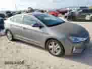 2020 Hyundai Elantra SEL z VIN 5NPD84LF8LH543055, wystawiony jako Copart lot #59873625 z przebiegiem 135 418 mil mil oraz Szkoda całkowita • Salvage title. Historia ofert i sprzedaży dostępna na DreamBid. Obrazek 4.