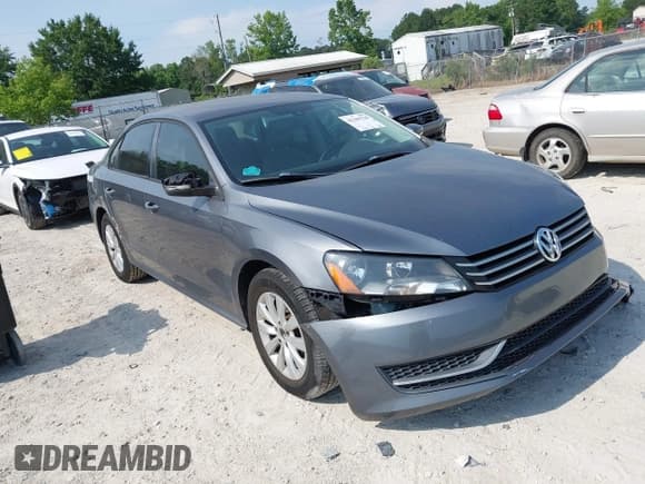 ✅ 2013 Volkswagen Passat Wolfsburg Edition • VIN: 1VWAH7A33DC035826 • Лот: 42309758. Опубликован ранее на IAAI с пробегом 135 227 миль. Бесплатный доступ к архиву аукционных продаж из США и подробный отчёт об истории автомобиля на DreamBid. Изображение 1.