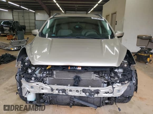 ✅ 2018 Ford Escape SE • VIN: 1FMCU9GDXJUC35817 • Lot: 82746185. Wystawiony na Copart z przebiegiem 59 003 mil. Bezpłatny archiwum sprzedaży aukcyjnych z USA i szczegółowy raport historii pojazdu na DreamBid. Zdjęcie 5.