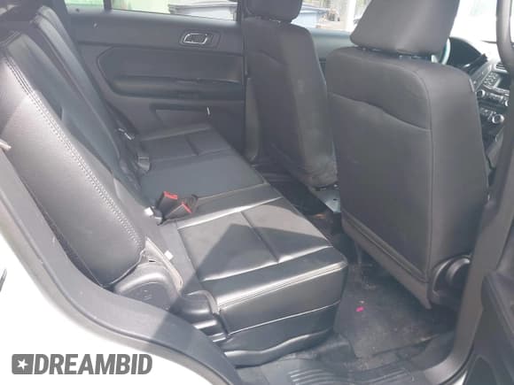 ✅ 2016 Ford Police Interceptor Utility • VIN: 1FM5K8AR5GGA04361 • Lot: 40237610. Wystawiony na IAAI z przebiegiem 126 853 mil. Bezpłatny archiwum sprzedaży aukcyjnych z USA i szczegółowy raport historii pojazdu na DreamBid. Zdjęcie 8.