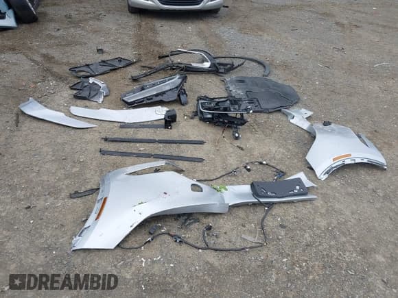 ✅ 2025 Toyota Prius SE • VIN: JTDACACU2S3050691 • Lot: 43584039. Listed on IAAI with 3,136 mi. Free auction sales archive from the USA and detailed vehicle history report at DreamBid. Image 11.