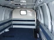 ✅ 2019 Chevrolet Express Cargo • VIN: 1GCWGAFP6K1368910 • Lot: 42194961. Wystawiony na IAAI z przebiegiem 69 359 mil. Bezpłatny archiwum sprzedaży aukcyjnych z USA i szczegółowy raport historii pojazdu na DreamBid. Zdjęcie 8.