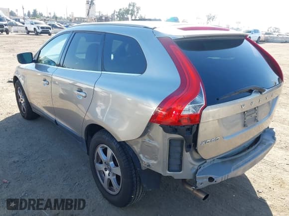 ✅ 2012 Volvo XC60 PZEV • VIN: YV4940DL6C2283400 • Lot: 43508684. Wystawiony na IAAI z przebiegiem 81 025 mil. Bezpłatny archiwum sprzedaży aukcyjnych z USA i szczegółowy raport historii pojazdu na DreamBid. Zdjęcie 3.