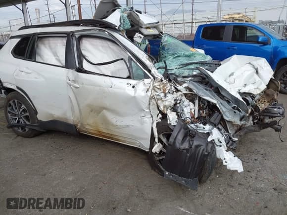 ✅ 2024 Toyota Corolla Cross XLE • VIN: 7MUDAAAG9RV095772 • Lot: 43682010. Listed on IAAI with 16,287 mi. Free auction sales archive from the USA and detailed vehicle history report at DreamBid. Image 1.
