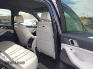 ✅ 2019 BMW X5 xDrive40i • VIN: 5UXCR6C50KLL09044 • Lot: 43562307. Wystawiony na IAAI z przebiegiem 84 568 mil. Bezpłatny archiwum sprzedaży aukcyjnych z USA i szczegółowy raport historii pojazdu na DreamBid. Zdjęcie 8.