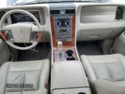 ✅ 2011 Lincoln Navigator • VIN: 5LMJJ2J51BEJ01182 • Лот: 55038805. Опубликован ранее на Copart с пробегом 152 638 миль. Бесплатный доступ к архиву аукционных продаж из США и подробный отчёт об истории автомобиля на DreamBid. Изображение 8.