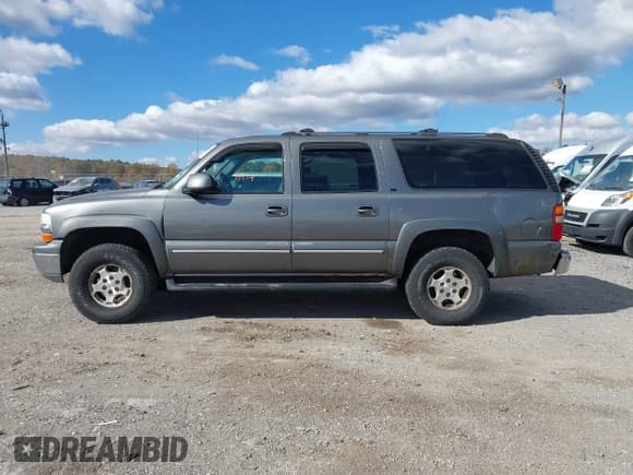✅ 2001 Chevrolet Suburban LS • VIN: 3GNFK16T01G202000 • Lot: 43558914. Wystawiony na IAAI z przebiegiem 221 599 mil. Bezpłatny archiwum sprzedaży aukcyjnych z USA i szczegółowy raport historii pojazdu na DreamBid. Zdjęcie 14.