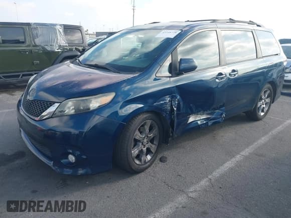 ✅ 2012 Toyota Sienna SE • VIN: 5TDXK3DC7CS232806 • Lot: 43348728. Listed on IAAI with 166,512 mi. Free auction sales archive from the USA and detailed vehicle history report at DreamBid. Image 2.