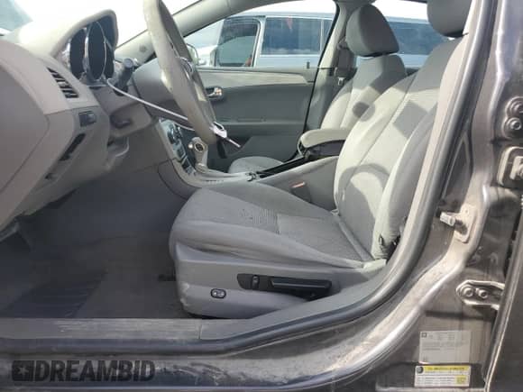 2011 Chevrolet Malibu 1LS z VIN 1G1ZB5E18BF253334, wystawiony jako Copart lot #67408884 z przebiegiem 119 824 mil mil oraz Czysty tytuł • Clean title. Historia ofert i sprzedaży dostępna na DreamBid. Obrazek 7.