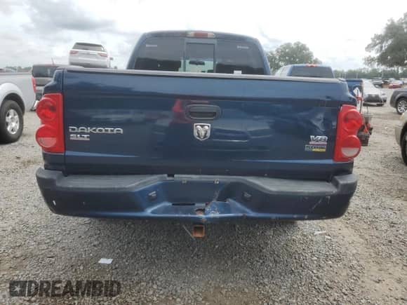 2007 Dodge Dakota SLT z VIN 1D7HW48P17S172567, wystawiony jako Copart lot #70854984 z przebiegiem 156 148 mil mil oraz Czysty tytuł • Clean title. Historia ofert i sprzedaży dostępna na DreamBid. Obrazek 6.