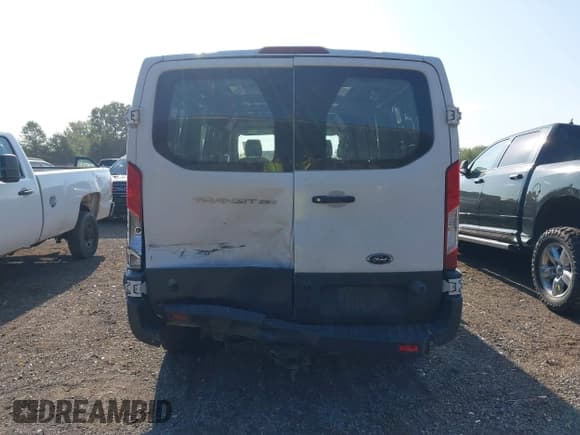 ✅ 2018 Ford Transit • VIN: 1FTYR2ZMXJKA21812 • Lot: 43054561. Wystawiony na IAAI z przebiegiem 219 255 mil. Bezpłatny archiwum sprzedaży aukcyjnych z USA i szczegółowy raport historii pojazdu na DreamBid. Zdjęcie 16.