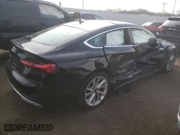 ✅ 2022 Audi A5 • VIN: WAUABDF5XNA014513 • Lot: 46906293. Wystawiony na Copart z przebiegiem 10 899 mil. Bezpłatny archiwum sprzedaży aukcyjnych z USA i szczegółowy raport historii pojazdu na DreamBid. Zdjęcie 3.