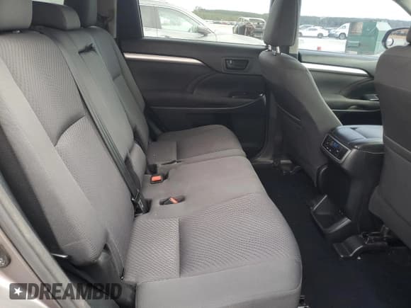 ✅ 2018 Toyota Highlander LE • VIN: 5TDZZRFH2JS242897 • Lot: 84998975. Listed on Copart with 196,510 mi. Free auction sales archive from the USA and detailed vehicle history report at DreamBid. Image 10.