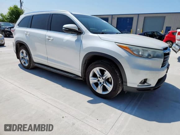 ✅ 2015 Toyota Highlander Limited • VIN: 5TDYKRFHXFS068858 • Lot: 57918845. Wystawiony na Copart z przebiegiem 178 573 mil. Bezpłatny archiwum sprzedaży aukcyjnych z USA i szczegółowy raport historii pojazdu na DreamBid. Zdjęcie 4.