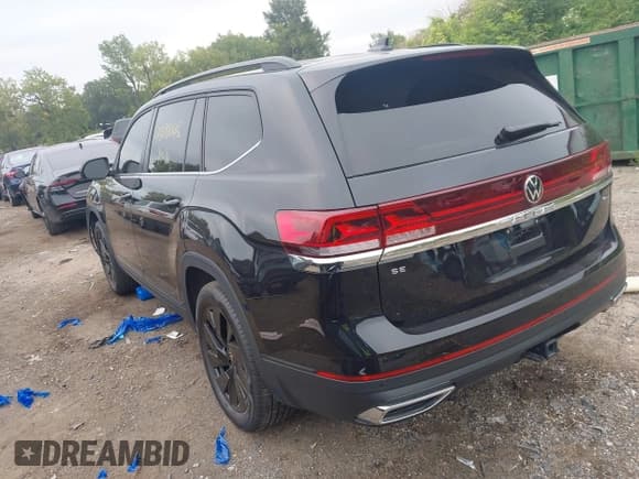 ✅ 2025 Volkswagen Atlas SE • VIN: 1V2KR2CA1SC521856 • Lot: 43172045. Listed on IAAI with 5,060 mi. Free auction sales archive from the USA and detailed vehicle history report at DreamBid. Image 3.