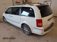 ✅ 2010 Chrysler Town & Country Limited • VIN: 2A4RR7DX3AR422262 • Lot: 42321224. Wystawiony na IAAI z przebiegiem 285 000 mil. Bezpłatny archiwum sprzedaży aukcyjnych z USA i szczegółowy raport historii pojazdu na DreamBid. Zdjęcie 3.