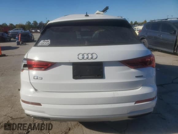 ✅ 2021 Audi Q3 Premium • VIN: WA1AUCF33M1059601 • Lot: 90908055. Wystawiony na Copart z przebiegiem 80 262 mil. Bezpłatny archiwum sprzedaży aukcyjnych z USA i szczegółowy raport historii pojazdu na DreamBid. Zdjęcie 6.