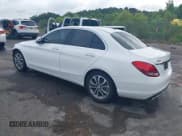 ✅ 2017 Mercedes-Benz C 300 • VIN: 55SWF4JB3HU189495 • Lot: 42668876. Wystawiony na IAAI z przebiegiem 45 724 mil. Bezpłatny archiwum sprzedaży aukcyjnych z USA i szczegółowy raport historii pojazdu na DreamBid. Zdjęcie 3.