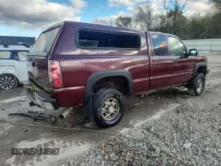 2003 Chevrolet Silverado 2500HD LT z VIN 1GCHK29U83E145731, wystawiony jako Copart lot #89863395 z przebiegiem 144 055 mil mil oraz Czysty tytuł • Clean title. Historia ofert i sprzedaży dostępna na DreamBid. Obrazek 3.
