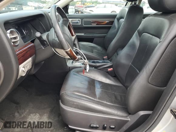 ✅ 2009 Lincoln MKZ • VIN: 3LNHM28T99R605435 • Lot: 84745495. Wystawiony na Copart z przebiegiem 194 510 mil. Bezpłatny archiwum sprzedaży aukcyjnych z USA i szczegółowy raport historii pojazdu na DreamBid. Zdjęcie 7.