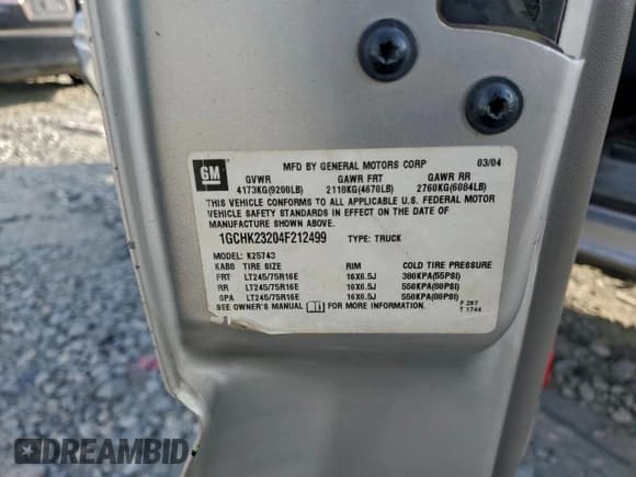 ✅ 2004 Chevrolet Silverado 2500HD LS • VIN: 1GCHK23204F212499 • Lot: 93708115. Wystawiony na Copart z przebiegiem 287 766 mil. Bezpłatny archiwum sprzedaży aukcyjnych z USA i szczegółowy raport historii pojazdu na DreamBid. Zdjęcie 12.