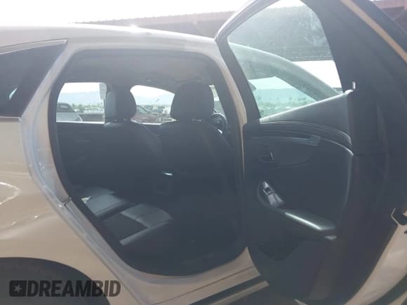 ✅ 2019 Chevrolet Impala LT • VIN: 1G11Z5S37KU117397 • Lot: 43605044. Listed on IAAI with 109,138 mi. Free auction sales archive from the USA and detailed vehicle history report at DreamBid. Image 8.