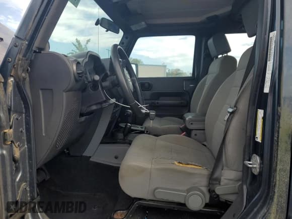 ✅ 2008 Jeep Wrangler Unlimited Rubicon • VIN: 1J8GA69138L592944 • Lot: 81645515. Listed on Copart with 187,699 mi. Free auction sales archive from the USA and detailed vehicle history report at DreamBid. Image 7.