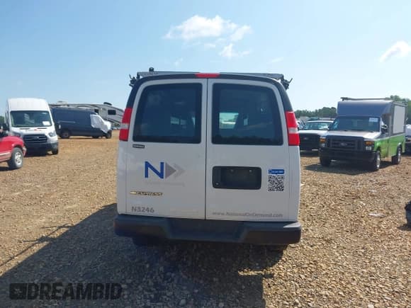 ✅ 2021 Chevrolet Express Cargo • VIN: 1GCWGAFP9M1233682 • Lot: 42694039. Listed on IAAI with 112,800 mi. Free auction sales archive from the USA and detailed vehicle history report at DreamBid. Image 16.