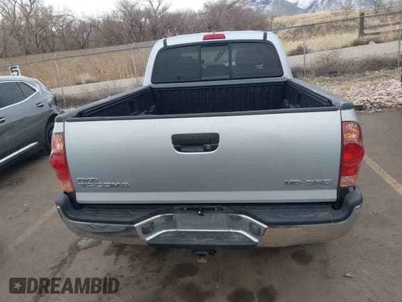 ✅ 2006 Toyota Tacoma • VIN: 5TEMU52N16Z255471 • Lot: 41403255. Listed on IAAI with 135,833 mi. Free auction sales archive from the USA and detailed vehicle history report at DreamBid. Image 16.