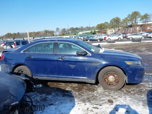 ✅ 2017 Ford Police Interceptor • VIN: 1FAHP2MT3HG126635 • Lot: 41425901. Wystawiony na IAAI z przebiegiem Nie podano. Bezpłatny archiwum sprzedaży aukcyjnych z USA i szczegółowy raport historii pojazdu na DreamBid. Zdjęcie 12.