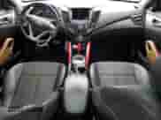 ✅ 2013 Hyundai Veloster RE:MIX • VIN: KMHTC6AD2DU155460 • Лот: 51597715. Размещён на Copart с пробегом 132 896 миль миль. Получите бесплатный доступ к архиву аукционных продаж из США и посмотрите подробный отчёт об истории автомобиля на DreamBid. Изображение 8.