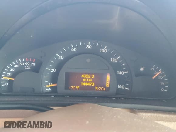 ✅ 2002 Mercedes-Benz C 230/260/280/320 • VIN: WDBRF61J52F287947 • Lot: 69471795. Wystawiony na Copart z przebiegiem 144 473 mil. Bezpłatny archiwum sprzedaży aukcyjnych z USA i szczegółowy raport historii pojazdu na DreamBid. Zdjęcie 9.