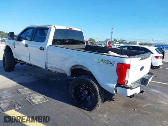 ✅ 2018 Ford F-250 XL • VIN: 1FT7W2B64JEB26408 • Lot: 42984832. Listed on IAAI with 238,266 mi. Free auction sales archive from the USA and detailed vehicle history report at DreamBid. Image 3.