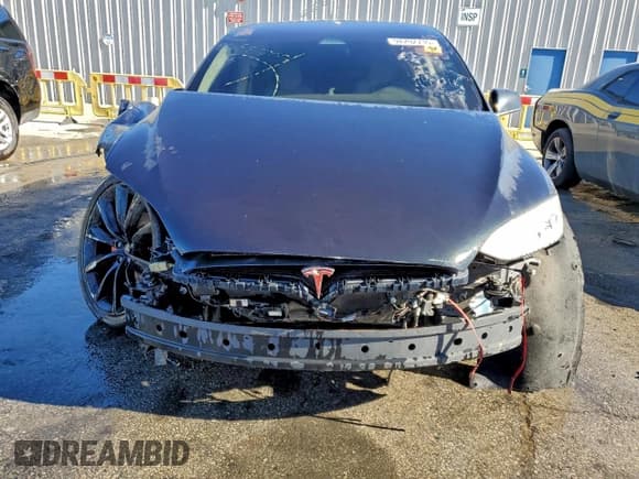 ✅ 2017 Tesla Model X P100D • VIN: 5YJXCBE44HF051687 • Lot: 94792735. Wystawiony na Copart z przebiegiem 131 314 mil. Bezpłatny archiwum sprzedaży aukcyjnych z USA i szczegółowy raport historii pojazdu na DreamBid. Zdjęcie 5.