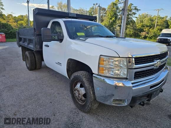 2008 Chevrolet Silverado 3500 с VIN 1GBJK34668E803276, выставлен на аукционе Copart как лот 70848375 с пробегом 79 661 миль миль и Чистый • Clean title. История ставок и продаж доступна на DreamBid. Изображение 1.